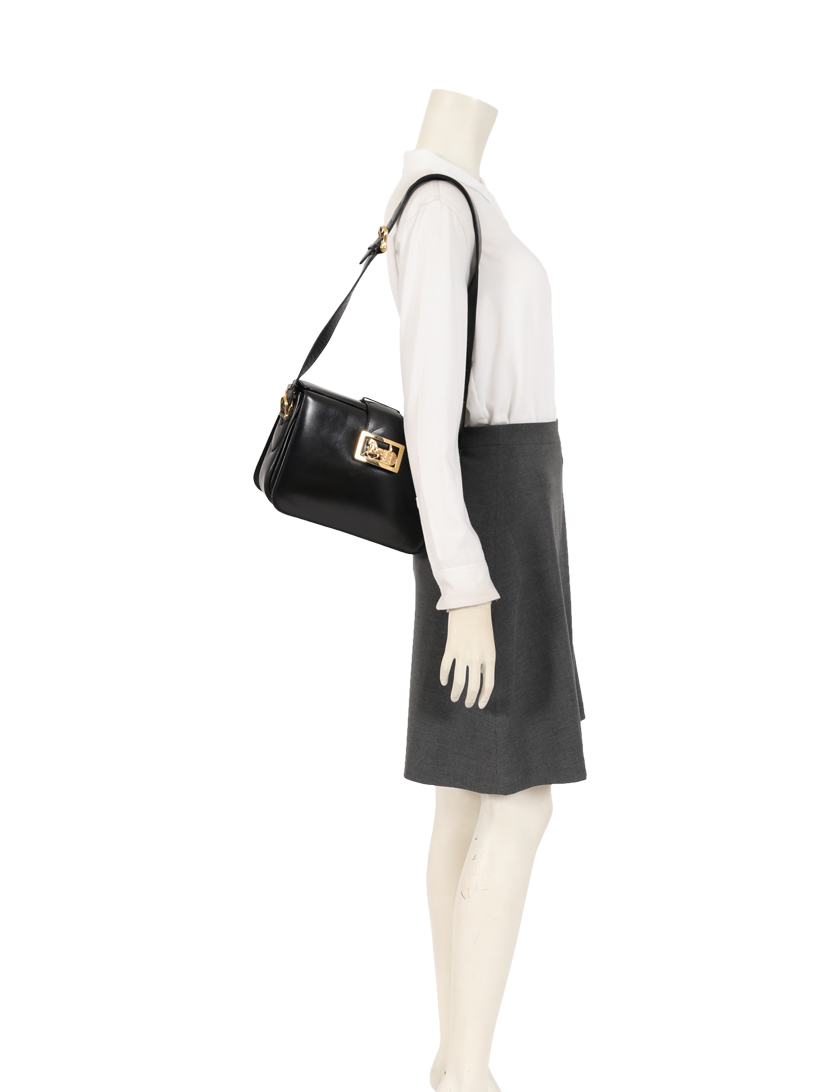 セリーヌ(CELINE)馬車金具|ショルダーバッグ|レザー|黒|ヴィンテージ|ハイブランド・ブランド専門の中古通販サイト(409506)