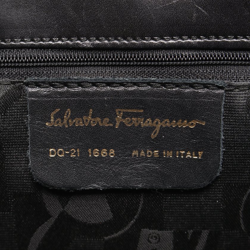サルヴァトーレフェラガモ(Salvatore Ferragamo)|ハンドバッグ|レザー|黒|ヒールモチーフ金具|ヴィンテージ|2WAY|ハイブランド・ブランド専門の中古通販サイト(602718)