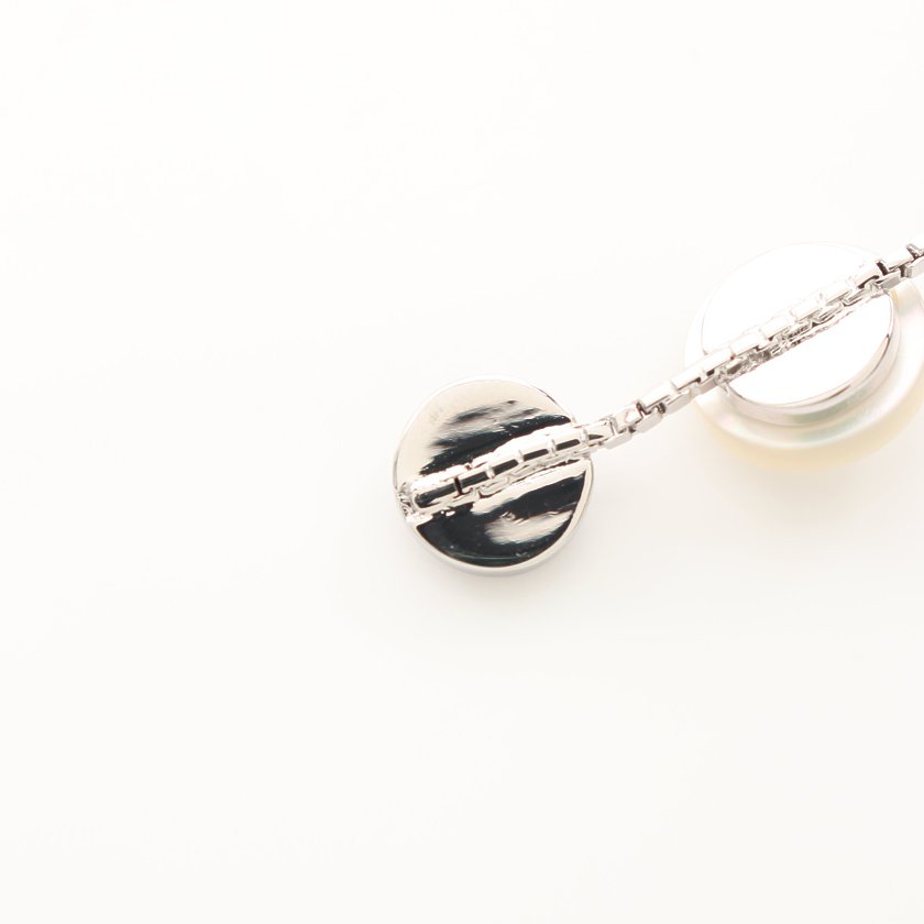 クリスチャンディオール(Christian Dior)ピアス|シルバー|白|ボタンモチーフ|ハイブランド・ブランド専門の中古通販サイト(615986) クリスチャンディオール(Christian Dior)ピアス|シルバー|白|ボタンモチーフ|ハイブランド・ブランド専門の中古通販サイト(615986)