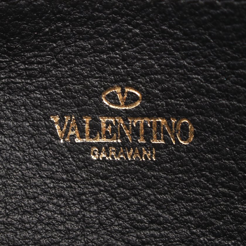 ヴァレンティノ(VALENTINO)ロックスタッズ|ラウンドファスナー長財布|レザー|黒|ハイブランド・ブランド専門の中古通販サイト(617573)