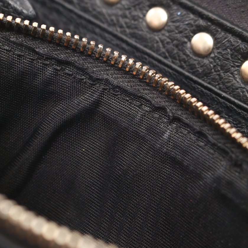 ヴァレンティノ(VALENTINO)ロックスタッズ|ラウンドファスナー長財布|レザー|黒|ハイブランド・ブランド専門の中古通販サイト(617573)