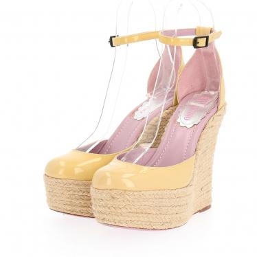 RED VALENTINO・シューズ・ ウェッジソールパンプス エナメルレザー イエローベージュ アンクルストラップ