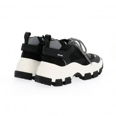 プラダ(PRADA)PEGASUS|ダッドスニーカー|レザー|黒|白|19AW 直売大セール 美品★PRADA・ペガサス レディース レザー切替 ダット スニーカー(37) スニーカー
