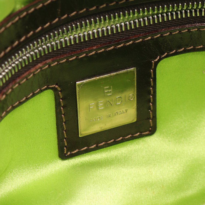 フェンディ(FENDI)マンマバケット|ハンドバッグ|フラワー刺繍 フェンディ(FENDI)マンマバケット|ハンドバッグ|フラワー刺繍