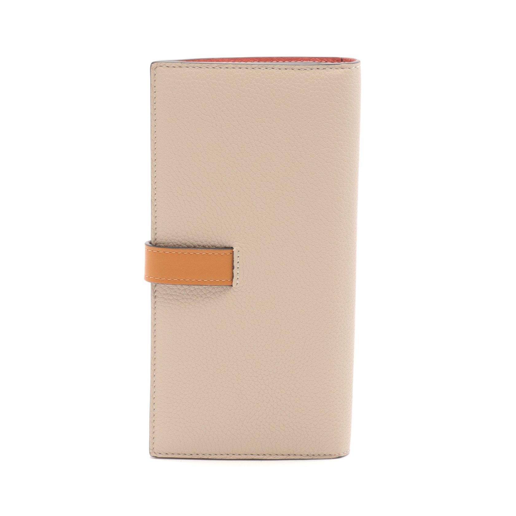 ロエベ(LOEWE)LARGE|VERTICAL|WALLET|ラージ|ヴァーティカル|ウォレット|二つ折り長財布|レザー|ライトグレー|ライトブラウン|ハイブランド・ブランド専門の中古通販サイト(668001) ロエベ(LOEWE)LARGE|VERTICAL|WALLET|ラージ|ヴァーティカル|ウォレット|二つ折り長財布|レザー|ライトグレー|ライトブラウン|ハイブランド・ブランド専門の中古通販サイト(668001)