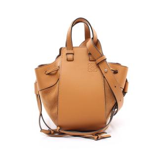 ロエベ(LOEWE)ハンモック|ドローストリング|ミニ|ハンドバッグ|レザー|ヌバック|ライトブラウン|2WAY|ハイブランド・ブランド専門の中古通販サイト(724051) 購入商品激安 バッグ ハンモック ドローストリング ロエベ スエード スモール キャメル ハンドバッグ