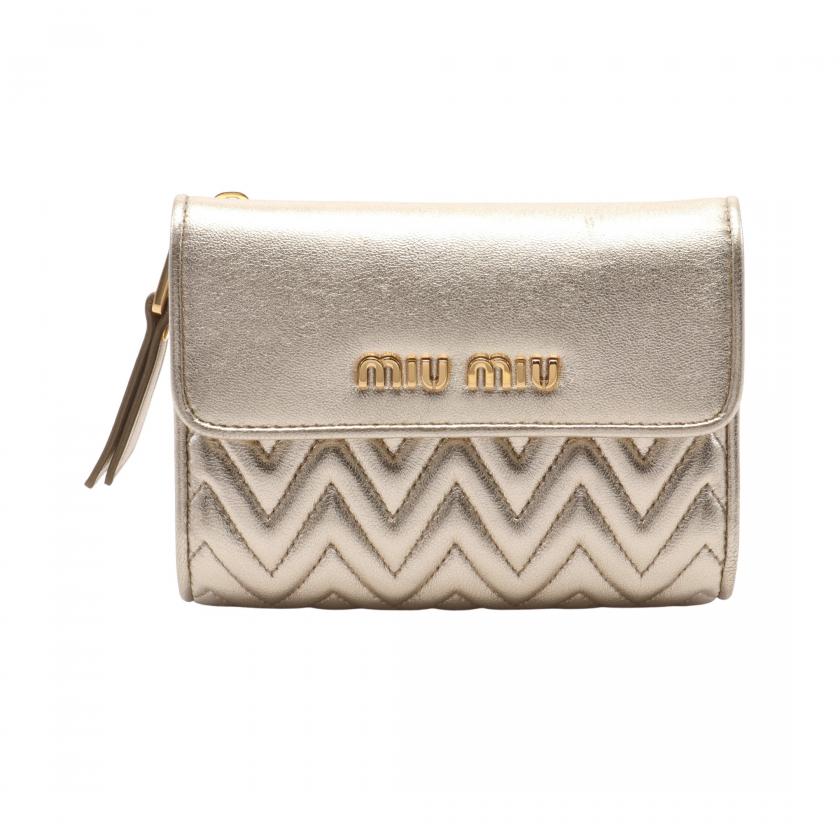 miu miu・財布・小物・マテラッセ 三つ折り財布 レザー ゴールド
