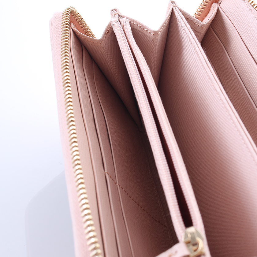 フェンディ(FENDI)ジップアラウンドウォレット ズッカ ブラウン フェンディ(FENDI)ジップアラウンドウォレット ズッカ ブラウン