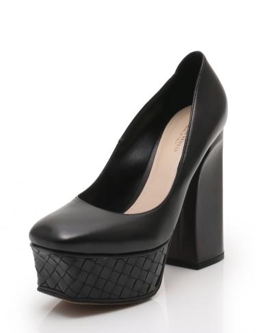 極美品 BOTTEGA VENETA イントレチャート レザーパンプス 黒 極美品 BOTTEGA VENETA イントレチャート レザーパンプス 黒