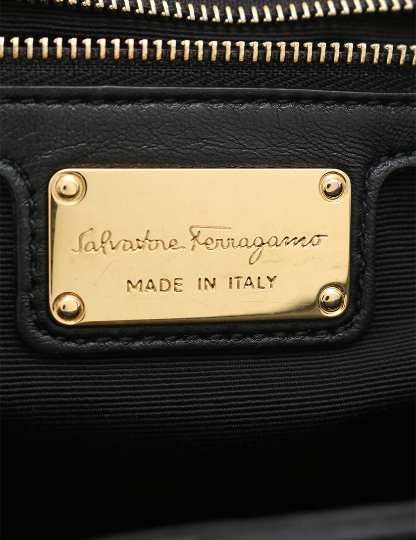 サルヴァトーレフェラガモ(Salvatore Ferragamo)ヴァラ|GELLY|チェーンショルダーバッグ|レザー|黒|キルティング|ハイブランド・ブランド専門の中古通販サイト(247426)