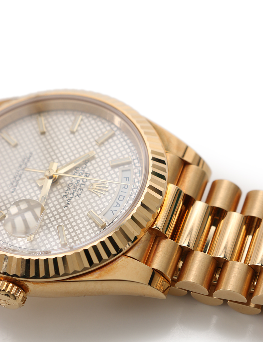 ロレックス Rolex デイデイト40 腕時計 メンズ 自動巻き K18yg イエローゴールド ダイアゴナルモチーフ シルバー文字盤 金 無垢 ハイブランド ブランド専門の中古通販サイト
