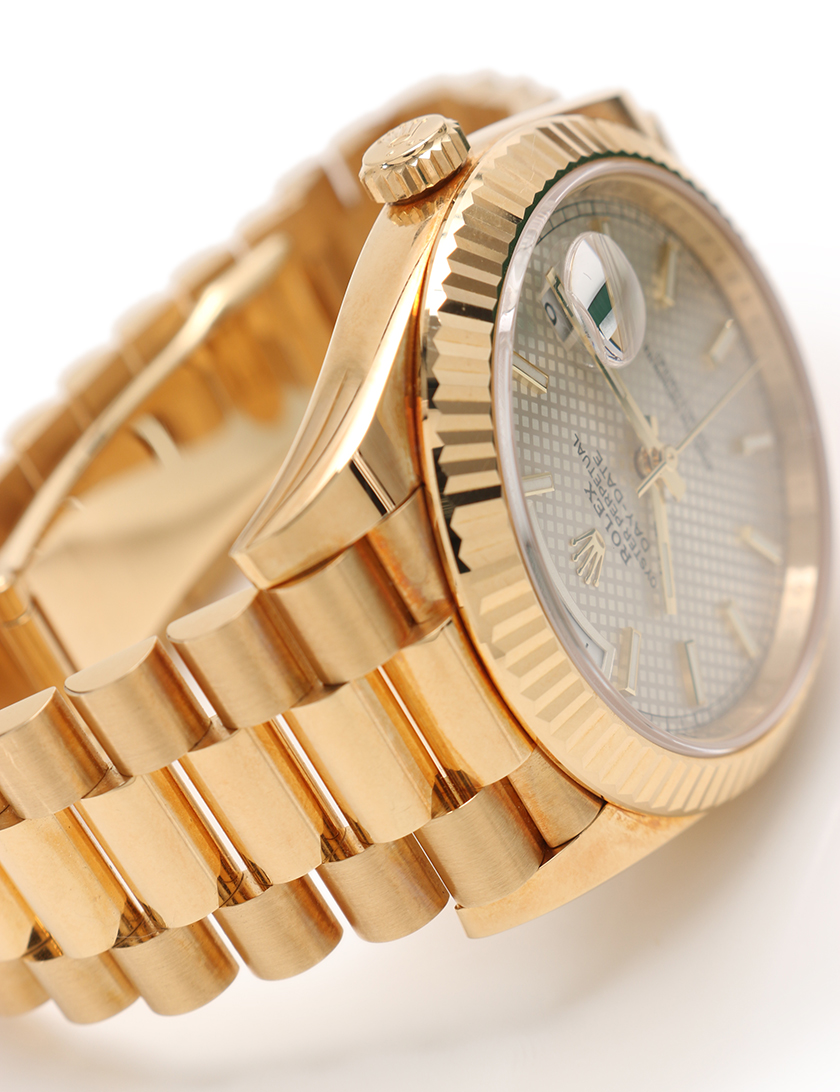 ロレックス Rolex デイデイト40 腕時計 メンズ 自動巻き K18yg イエローゴールド ダイアゴナルモチーフ シルバー文字盤 金 無垢 ハイブランド ブランド専門の中古通販サイト